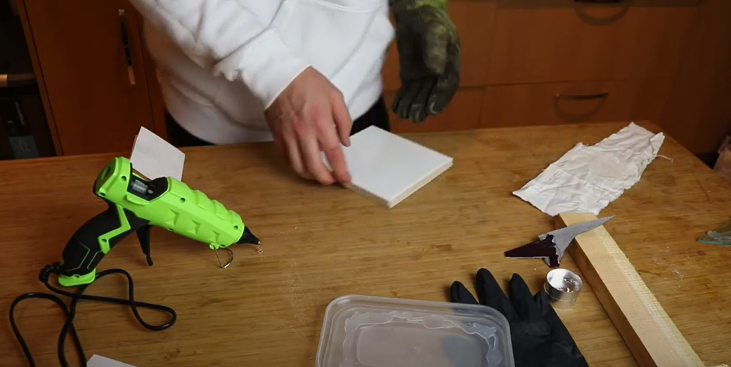 Does Hot Glue Stick to Glass? GlueGunWiki