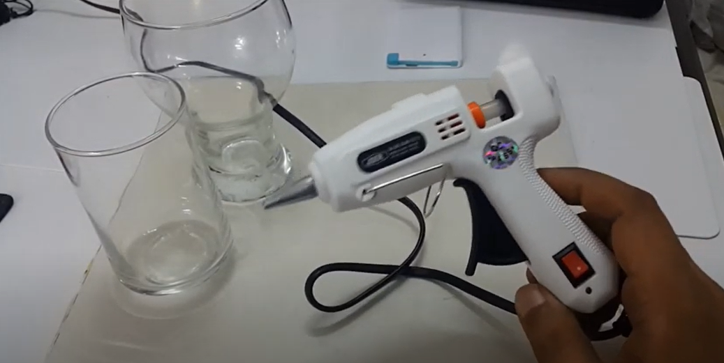 Does Hot Glue Stick to Glass? GlueGunWiki