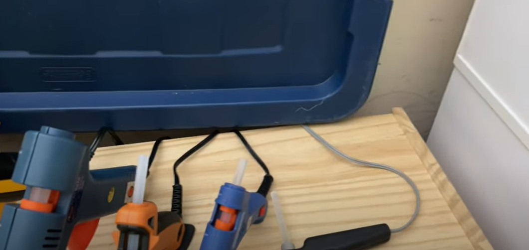 Low Temp Glue Gun vs. High Temp What’s the Difference? GlueGunWiki